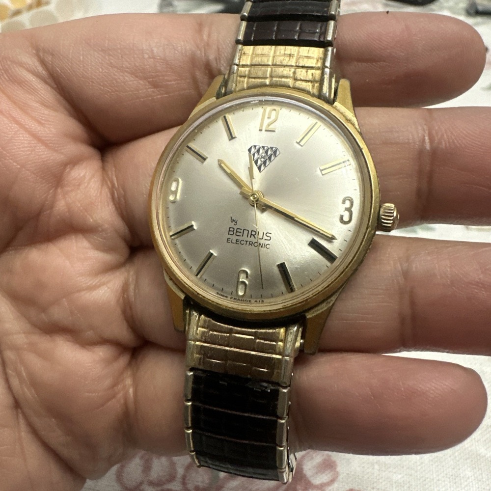 VINTAGE BENRUS RACING ELECTRONIC Mens Watch Gold Tone Rare 34mm Untested - Neat